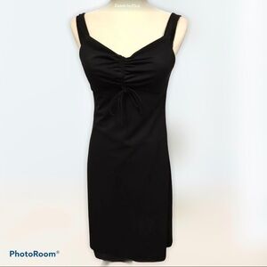 De Laru black dress.